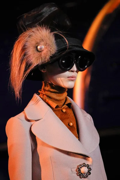 Look 10